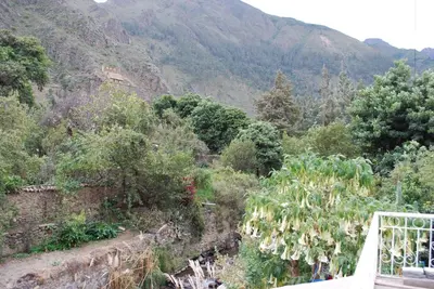 a view of a garden with mountains in the background at Hospedaje La Ñusta in Ollantaytambo