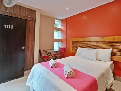 a bedroom with a large bed with a red wall at Hotel Sand and Lake in Ica