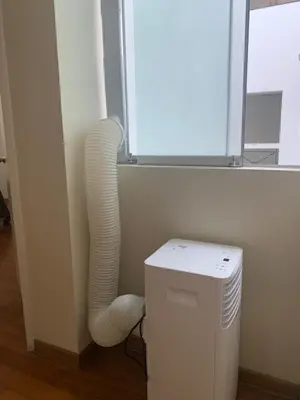a room with a heater and a window and a radiator at Miraflores Moonlight in Lima