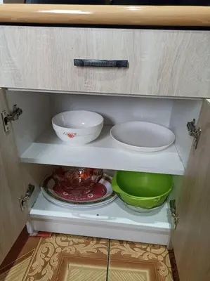 a cabinet with some bowls and plates in it at Mi Casa Bonita con baño privado y ducha caliente in Lima