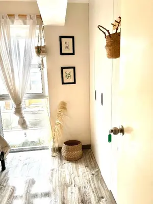 a living room with a door and a window at departamento encantador céntrico con balcon in Lima