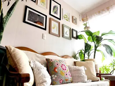 a living room with a white couch and some plants at departamento encantador céntrico con balcon in Lima
