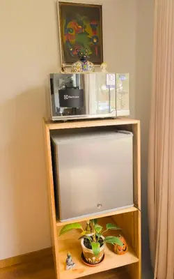 a tv on a wooden stand with a plant at Kintu Apartamento cusco in Cusco