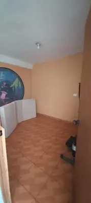 an empty room with a painting on the wall at Hospedaje D'LEYDI in Lima