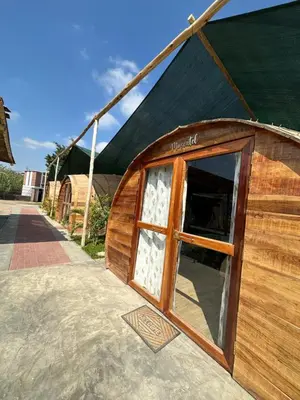 a small wooden building with a window on the side at Viñedo Sotelo - Hospedaje y Glamping in San Juan Bautista