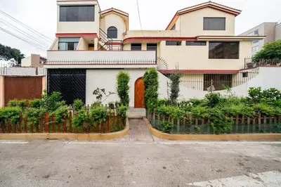 a house with a fence in front of it at Acogedor Loft equipado con Sofá cama en Matellini in Lima
