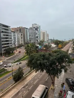 a city street with cars and buses on the road at APARTAMENTO COMPLETO EN LA MEJOR ZONA DE MIRAFLORES in Lima