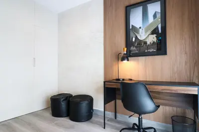 a room with a desk with a chair and a mirror at Caster by Wynwood House in Lima