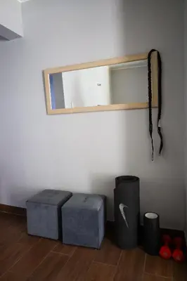 a room with two trash cans and a mirror on the wall at Casa sabina nuevo aeropuerto in Lima