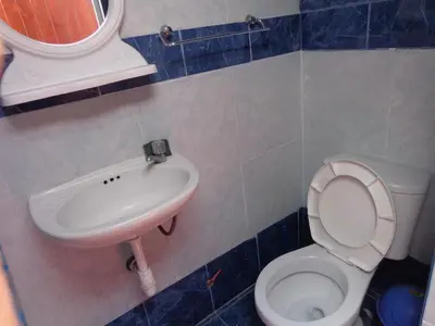 a bathroom with a toilet and a sink at Agua dulce in Lima