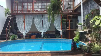 a swimming pool in the middle of a house at Playa Arica Backpackers in Arica