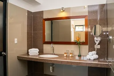 a bathroom with a sink and a mirror at Casablanca Hotel in San Ramón