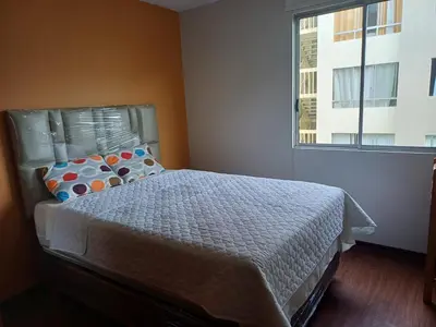 a bedroom with a bed and a window at Habitación acogedora Orué in Lima