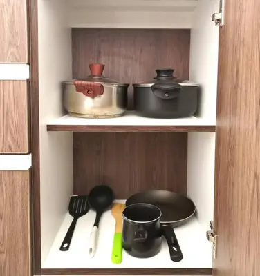 a shelf with some pots and pans and utensils at Apartamento con increíble vista al mar in Lima