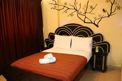 a hotel room with a bed with a towel on it at MACHUPICCHUROYAL B y B in Machu Picchu