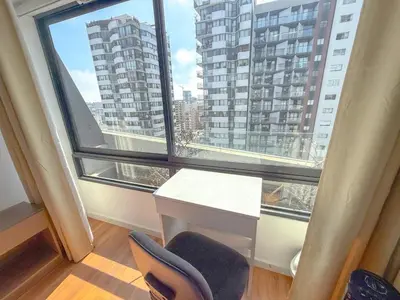 a desk and a chair in a room with a window at Departamento exclusivo a un paso de San Isidro in Lima