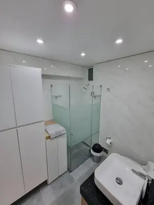a bathroom with a glass shower and a sink at Moderno 2BR Center Miraflores- Balta 301 in Lima