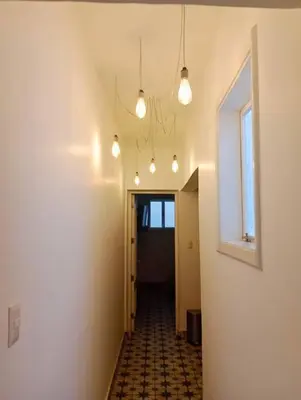a hallway with two lights and a hallway with a hallway sidx sidx at Departamento boutique in Lima