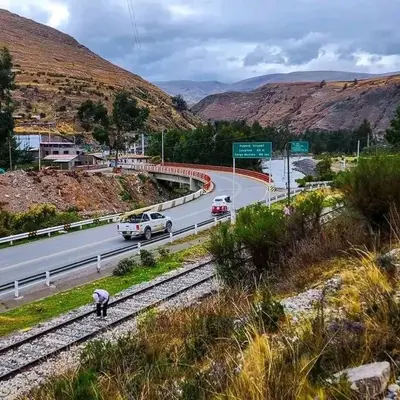 a highway with cars on it with a mountain at Hospedaje Mónaco - Jauja Airport in Jauja