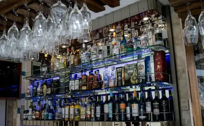 a bar with many bottles of alcohol on the wall at El Paraíso de Lunahuaná in Lunahuaná