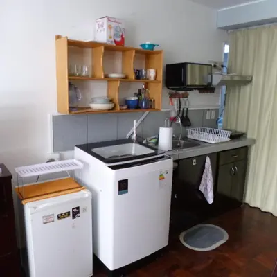 a small kitchen with a sink and a stove at Alquilo Dpto Equipado San Isidro in Lima