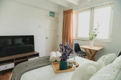 a bedroom with a bed with a television and a table at Casa Bellido - Miraflores Private Rooms - Cocina Compartida - Wifi in Lima