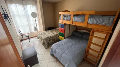 a small bedroom with a bunk bed and a bunk bedouble at Casa Grande de Campo en Huachipa in Lima
