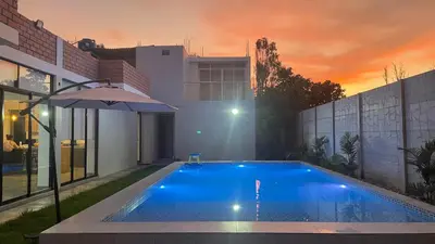 a swimming pool in the backyard of a house at Casa de Campo Aucallama in Huaral