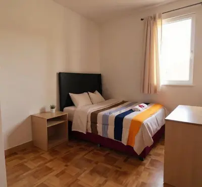 a small bedroom with a bed and a window at Aqquazul Hospedaje Ayacucho in Ayacucho