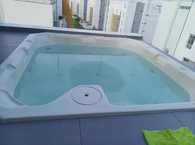 a bath tub with blue water in a room at Gaviotas de Paracas in Paracas