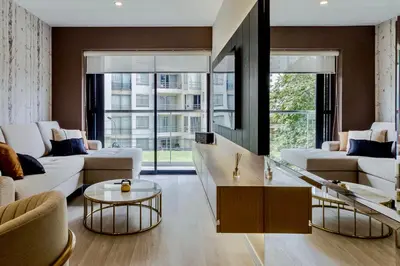 a living room with a couch and a table at Apartamento acogedor con vista a la calle in Lima
