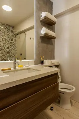 a bathroom with a sink and a toilet at Apartamento acogedor con vista a la calle in Lima