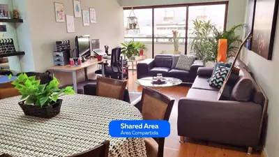 a living room with a table and chairs at Habitación con Baño privado en Departamento Compartido in Lima