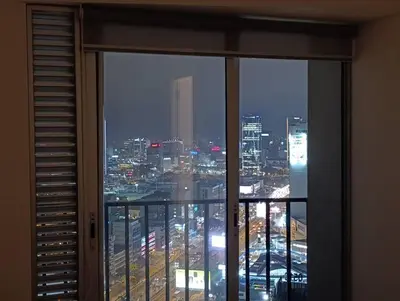 a view of a city skyline from a window at Piso 31, Último piso, con vista Panorámica in Lima