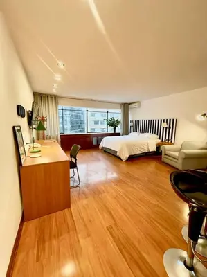 a bedroom with a bed and a desk in a room at Loft en el centro de San Isidro Pet Friendly in Lima