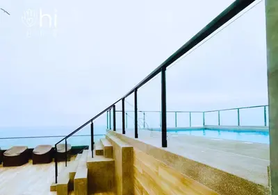 a staircase leading to a swimming pool with a view of the ocean at Departamento Vista al Mar Cerca Aeropuerto y Miraflores in Lima