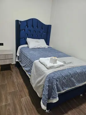 a bedroom with a blue bed with a blue headboard at Hotel Sumac Samari in Puquio