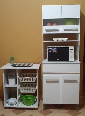 a white kitchen with a microwave and a shelf at Departamento con Cochera gratuita dentro de Instalaciones 8p Tierra del Sol Eterno Ica centro in Ica