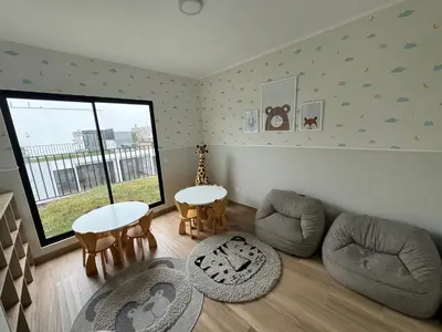 a living room with a couch and chairs and a window at Cómodo y Acogedor Departamento Cerca de Barranco y el Circuito de Playas in Lima