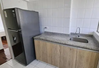 a kitchen with a sink and a refrigerator at Bello Familiar Miraflores Larcomar Kennedy in Lima