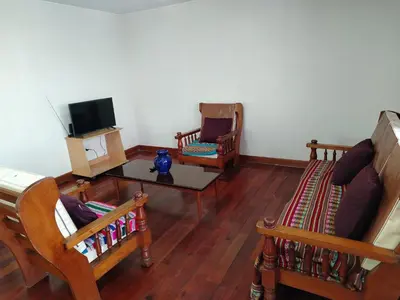 a living room with a couch and a table at Apartamento acogedor en La Perla in Lima