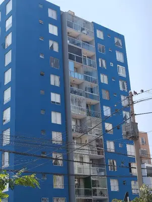 a blue apartment building with lots of windows at Habitación con vista al mar in Lima