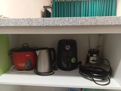 a shelf with a coffee maker and a blender at Alquiler de habitación en un bonito y cálido departamento muy bien ubicado en Barranco in Lima