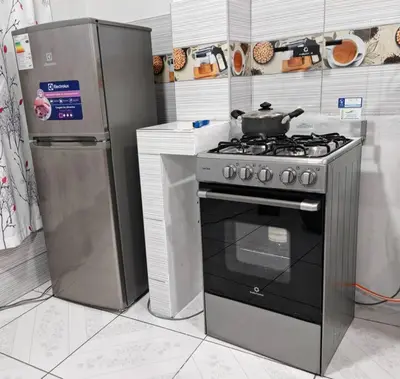a kitchen with a stove and a refrigerator at Apartamento de Kelita in Ayacucho