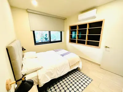a small bedroom with a bed and a window at Casa El Oasis de Ica in Ica