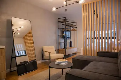 a living room with a couch and a mirror at Pendragon by Wynwood House in Lima