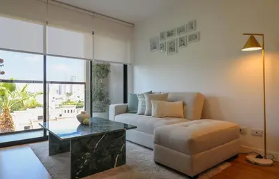 a living room with a couch and a glass table at Pendragon by Wynwood House in Lima