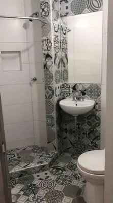 a bathroom with a toilet and a sink at Departamento jacuzzi Miraflores in Lima