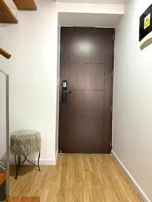 a brown door in a room with a bench next to it at Vista Brasil Dúplex in Lima