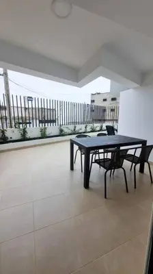 an empty room with a table and a laptop on it at Departamento en playa Arica in Lurín